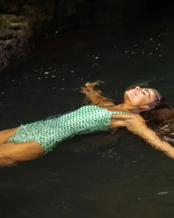 Outlet Harbor One Piece One Pieces